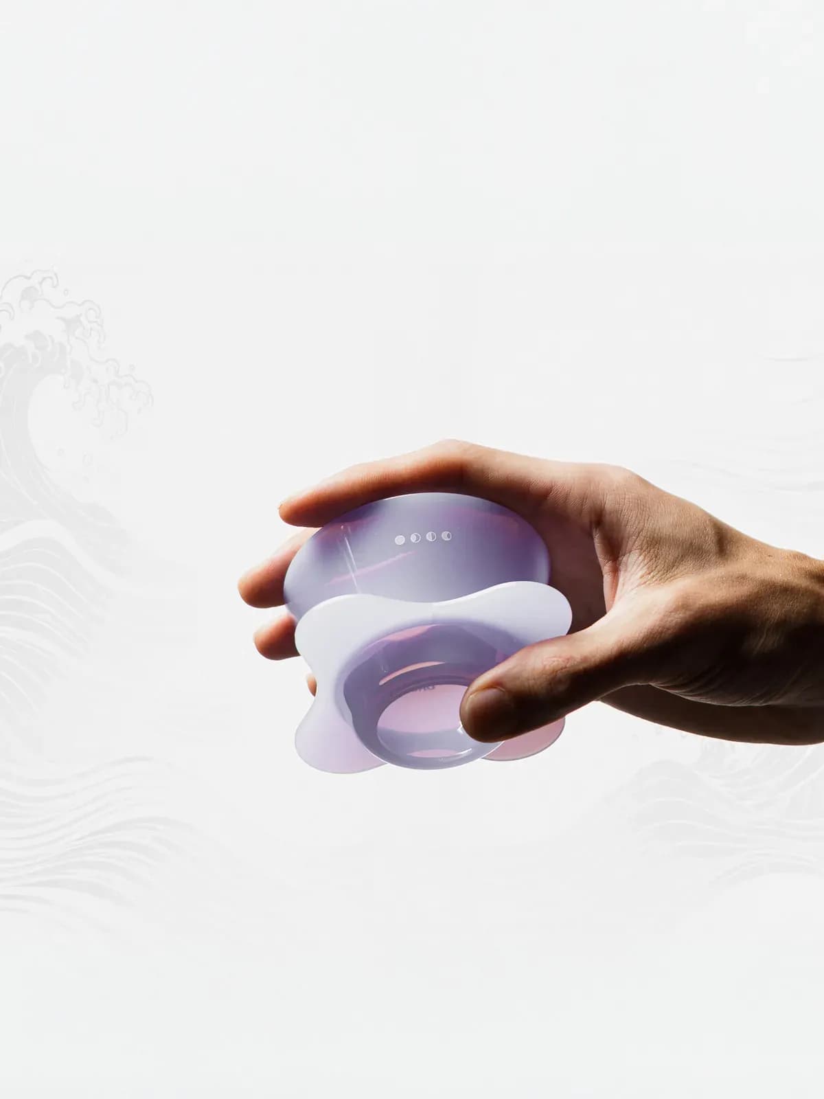 Orea O1 Creamy Purple in der Hand, Blick auf die Unterseite